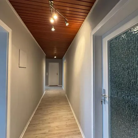 In Проживание в семье *