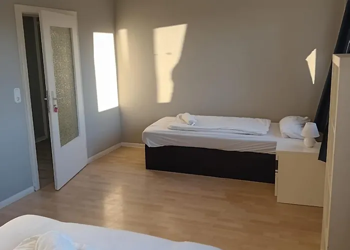 In בית אירוח *